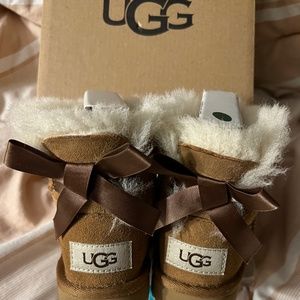 Toddler Ugg Mini Bailey Bow size 6